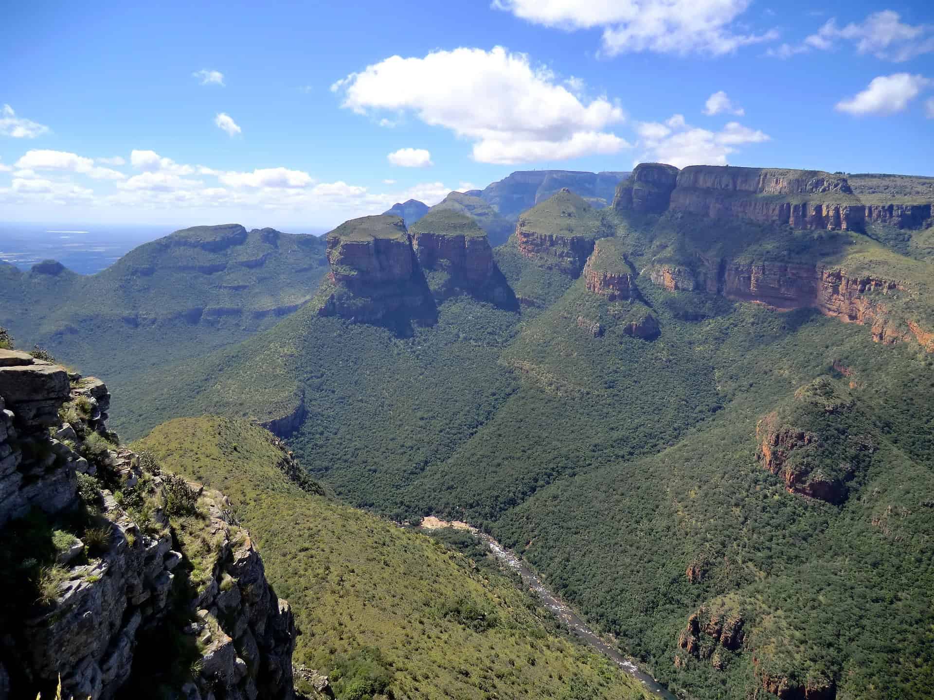 Rondavels Blyde River Canyon Panorama di Table Mountain con skyline di Città del Capo sullo sfondo.