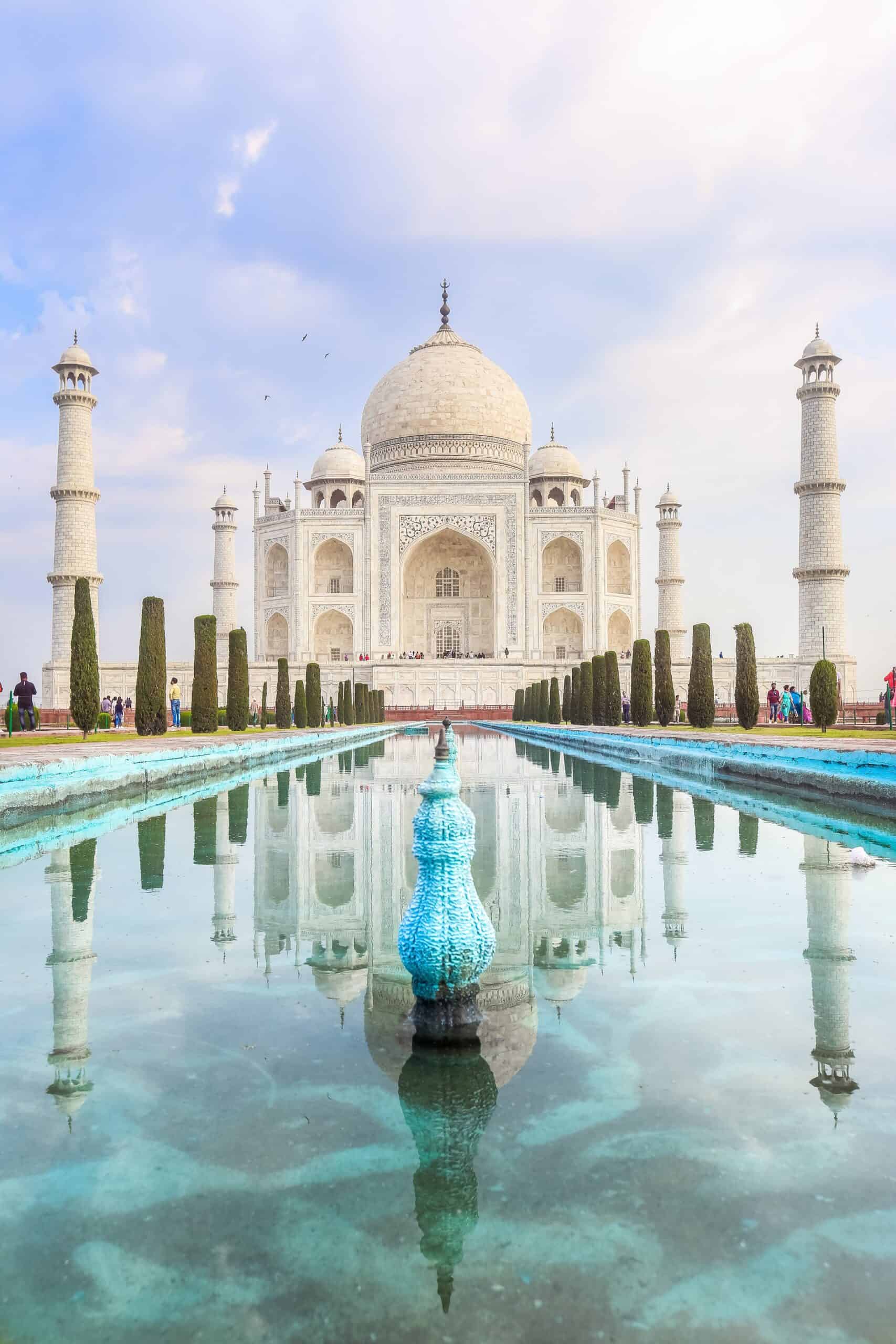 Taj Mahal Foto Moschea in Uzbekistan con dettagli architettonici intricati e grande cupola.